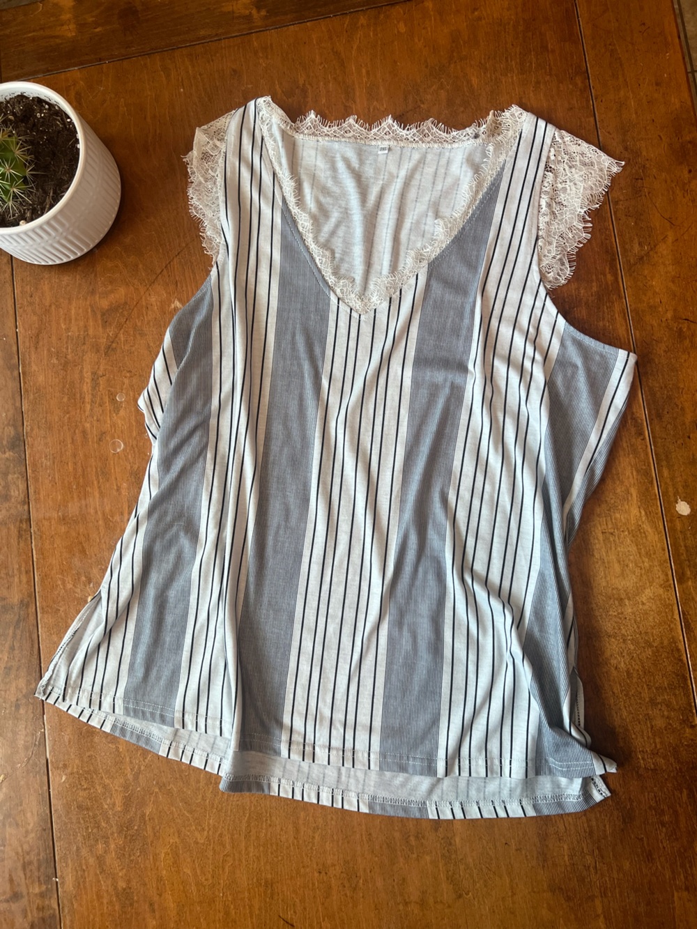 White Black Striped Lace Trim Tank Top 2XL Sleeveless V Neck Blouse